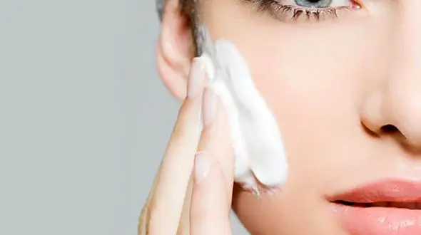 بستن منافذ پوست با سفیده تخم مرغ 