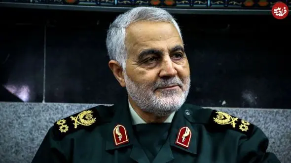 عکس  سفر در زمان /  «لبخند سردار سلیمانی بین سرلشکر رحیم صفوی و سرلشکر موسوی» در یک مراسم؛ دهه 90