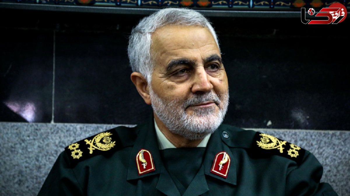 عکس سفر در زمان / «لبخند سردار سلیمانی بین سرلشکر رحیم صفوی و سرلشکر موسوی» در یک مراسم؛ دهه 90