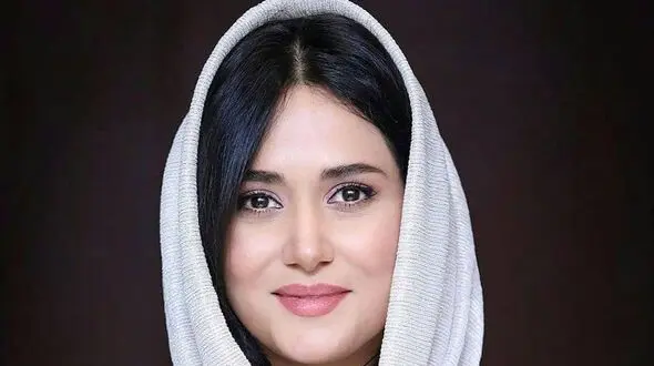 عکس / زیبایی وصف ناپذیر پریناز ایزدیار نسبت به فاحریه اوجن؟ / هم شباهت صددرصدی به بازیگر ترکیه ای هم زیباتر 