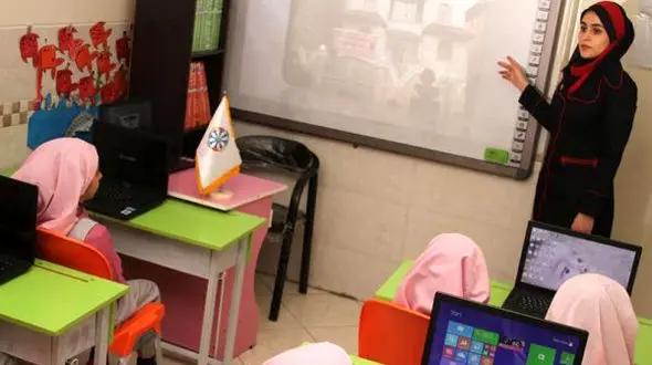 فرهنگیان اعزامی به خارج از کشور از عقاید دانش آموزان صیانت کنند