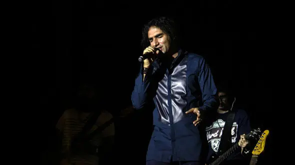 خواننده معروف راک تور کنسرت خارجی خود را آغاز می‌کند+ عکس 