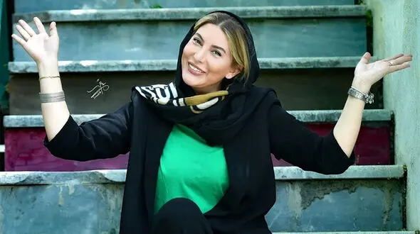 سفر در زمان/ عکس خانوادگی فریبا نادری در یک رستوران شیک؛ استیک و سیب زمینی انتخاب خانم بازیگر
