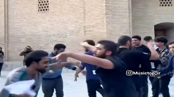 فیلم آواز شاد در دانشگاه برای عروسی دختر و پسر دانشجو  ! / هم دانشگاهی ها قیامت به پا کردن !