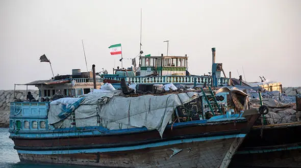 بازداشت 9 خدمه لنج در جزیره قشم / آنها قاچاقچی سوخت بودند