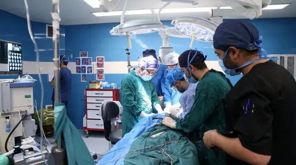 جراحی پیچیده برای ترمیم فَک گلوله خورده