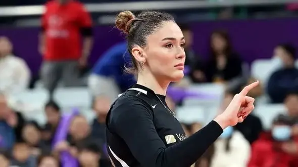  زیباترین والیبالیست ملی پوش ترکیه به همراه مادرش