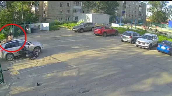 ببینید / راننده موتور سوار ناشی / خودش هم جا خورد