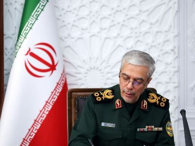 عکس / سفر در زمان / «سرلشکر باقری، سلامی، رشید، محسن رضایی و عزیز جعفری» در بیت رهبری؛ سال 94