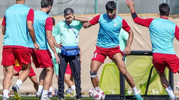 چهره های جدی ملی پوشان در تمرین ریکاوری/ نیمی در سالن بدنسازی نیمی در زمین + تصاویر