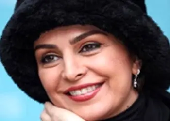 فیلم/ حرف های غم انگیر ماهچهره خلیلی برای 10 سال بعد پسرش / کاش همیشه با من باشه ... بغضم میگیره از پرواز میگم... ولی کاش همیشه تو بغلم باشه...