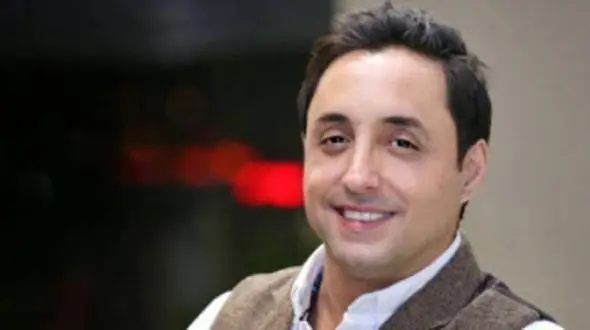 فیلم / امیرحسین رستمی: میگن میخوام  از ایران برم ... / ، مگه آدم مادرشو میزاره و میره؟ / من خیلی بچه ننه هستم!