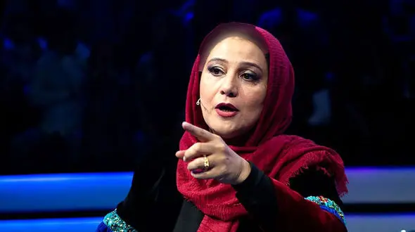 عکس لب ساحلی شبنم مقدمی داور صداتو ! /  رقص در باد خانم بازیگر !