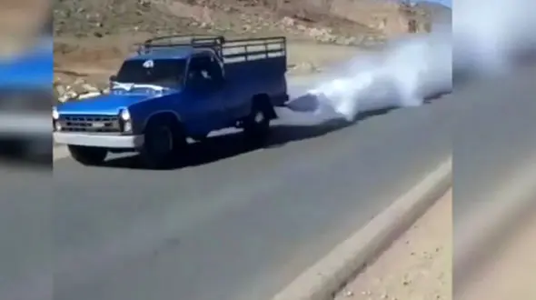 توقیف نیسان آبی پرحاشیه در ایرانشهر + عکس