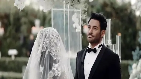 فیلم گلزار و آیسان در خیابان های تهران سوار بر ماشین لاکچریشان درحال گردش/ گلزار چه سریع غیرتی شد و...!