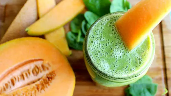 طرز تهیه میلک شیک خنک و تابستانه طالبی