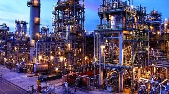  حمایت محیط‌زیست از آسمان تهران/ پایش شبانه‌روزی صنایع آلاینده و برخورد قاطع با تخلفات در روزهای بحرانی آلودگی هوا 