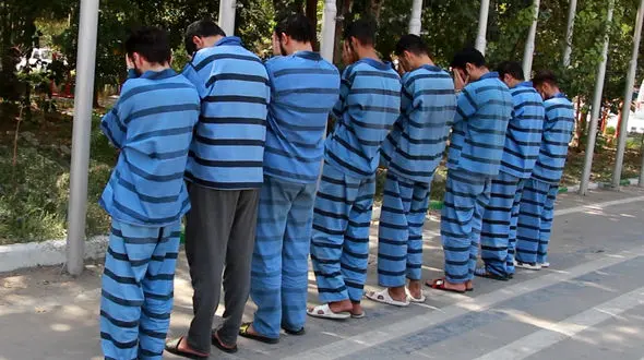 ببینید / شلیک بی تعارف پلیس به سارقان خشن + فیلم