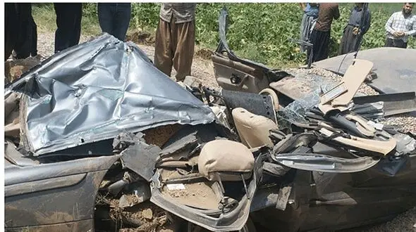 عکس 16+ / مرگ وحشتناک 4 عضو یک خانواده در جاده بوکان / داخل سمند پرس شدند