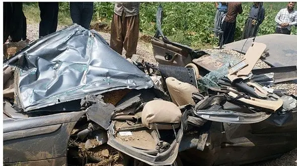 عکس 16+ / مرگ وحشتناک 4 عضو یک خانواده در جاده بوکان / داخل سمند پرس شدند