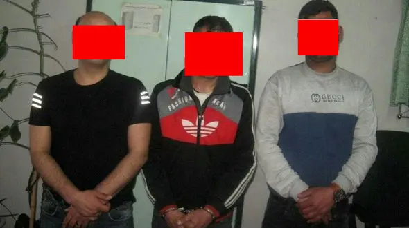 دردسر قرار با صاحب یک گوشی موبایل برای 3 جوان قوی هیکل + عکس 