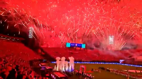 بدرقه آتشین هواداران تیم ملی پاراگوئه برای جام جهانی + فیلم