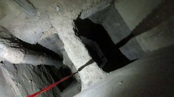 معجزه زنده ماندن پیرمرد 80 ساله بعد از سقوط به داکت تاسیسات ساختمان!