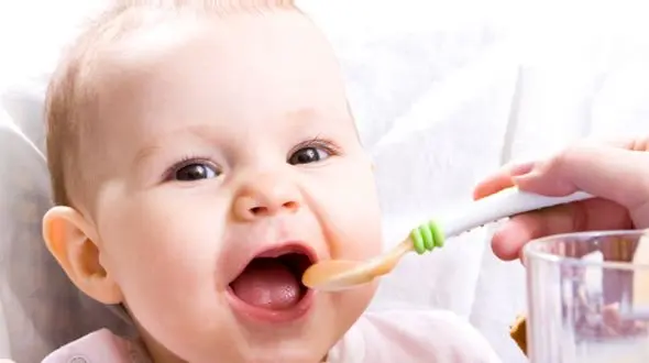 تغذیه مناسب برای نوزادان تا شش ماهگی