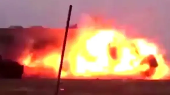  لحظۀ انفجار یک داعشی در برابر دوربین! + فیلم