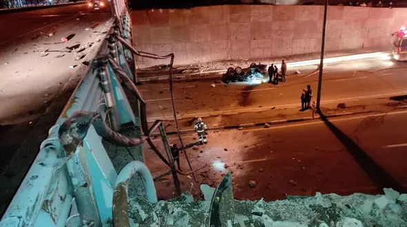 عکس های وحشتناکترین تصادف تهران در عید / سقوط مرگبار سراتو از یادگار امام داخل زیر گذر / ماشین مچاله و منفجر شد