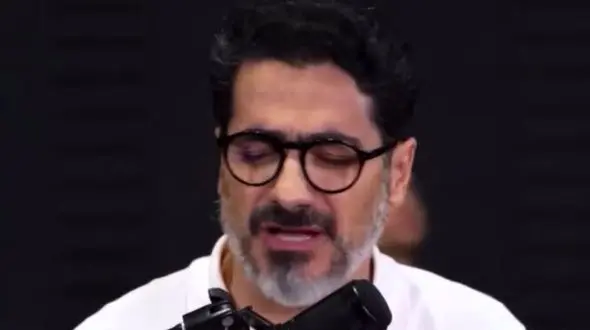 اجرای زنده بینظیر همایون شجریان  با صدای بهشتی اش/ گرچه به شعله می کشی قلب مرا به عشقت...