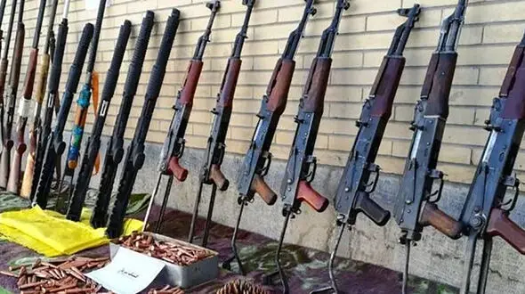 بازداشت مافیای فروش اسلحه و مهمات جنگی در اهواز / پلیس شبیخون زد