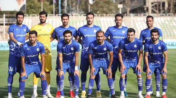 حمله قلبی نماینده فدراسیون فوتبال در بازی استقلال خوزستان