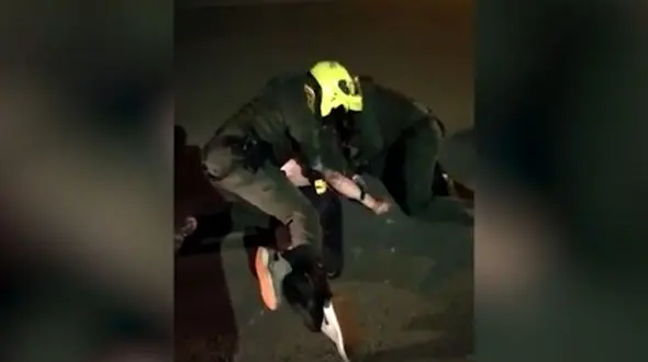 قتل وکیل کلمبیایی توسط پلیس + فیلم