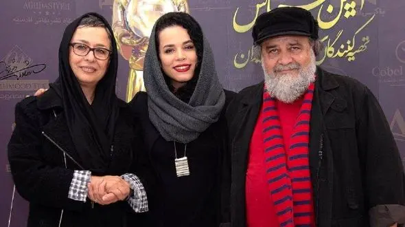  «محمدرضا شریفی نیا و آزیتا حاجیان» در مراسم عروسی شان؛ سال 58 / ماجرای کارت عروسی که سابقه نداشت!