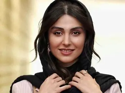 دردنامه لاله مرزبان بازیگر نقش آبان برای دختران میناب / به شناسنامه‌های باطل شده شان خیره ام / خودم را می‌بینم پشت میز همان مدرسه با هزار آرزوی دور و نزدیک