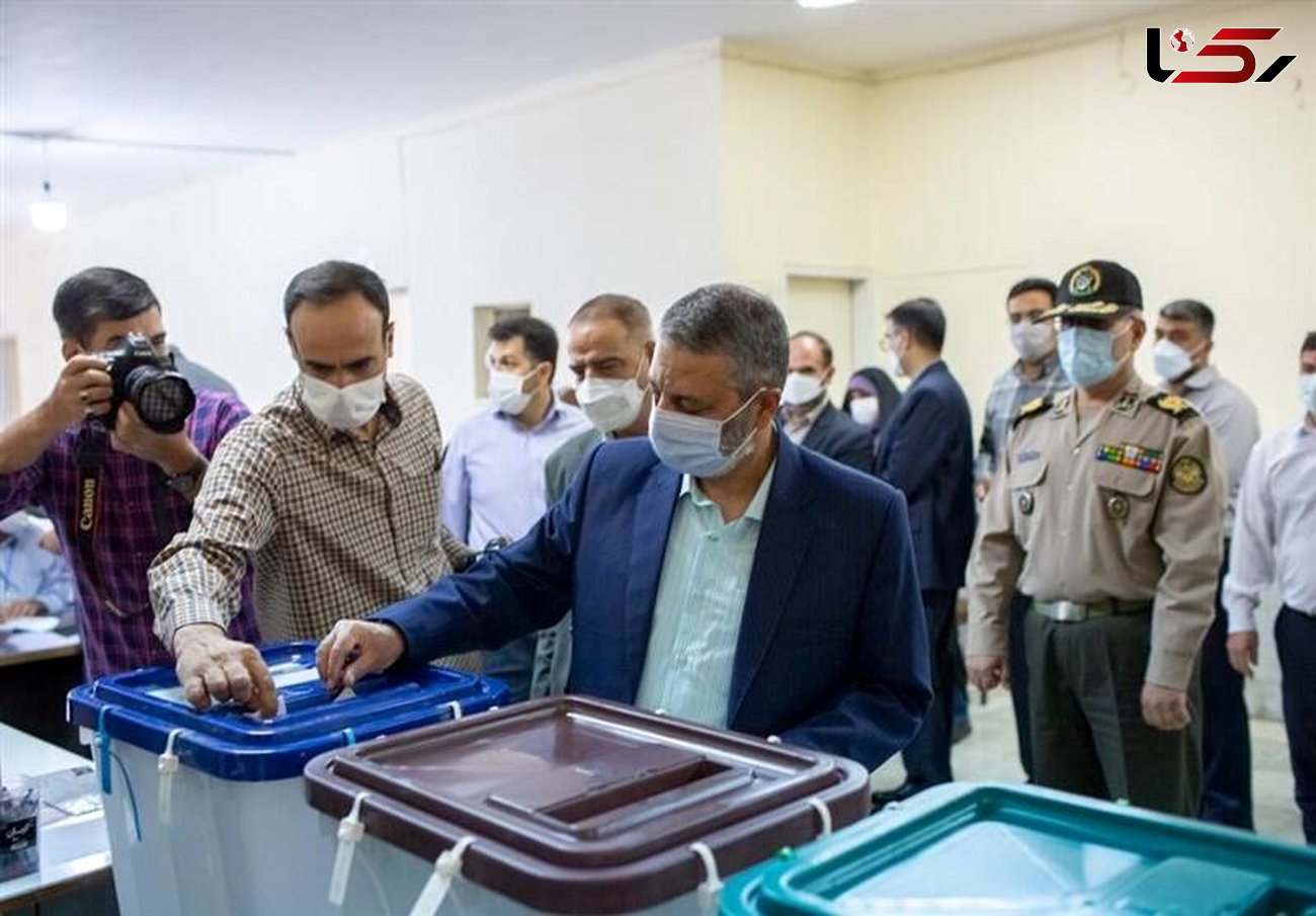 فرمانده کل ارتش رای خود در انتخابات 1400 را به صندوق انداخت