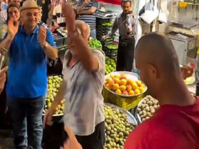 فیلم / آواز ماندگار / صادق بوقی و جوان رعنای بی مو با مسافرای رشت چه آو آو آویی راه انداختن 