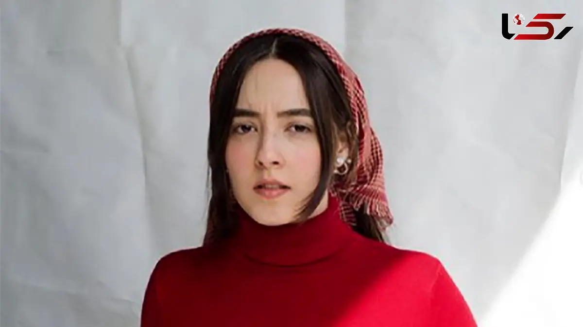 عکس ها / حضور به آفرید غفاریان بازیگر سریال بی عاطفه با موهای آبی و کلاه در اکران مردمی / خانم بازیگر جوان با این استایل خبرساز شد