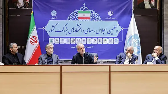 رئیس‌جمهور: نخبگان در مدیریت کشور سهیم شوند