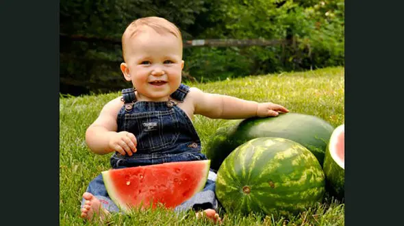 ممنوعیت خوردن هندوانه برای کودکان زیر یک سال 