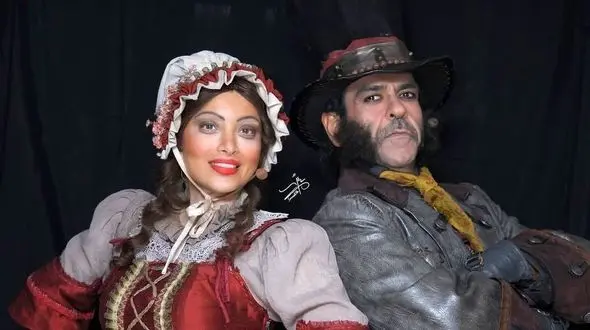 عکس اکران روز/ نگاهی به تیپ و استایل ویکتوریایی بهنوش طباطبایی در پشت صحنه نمایش الیور توئیست با حضور هوتن شکیبا، سیامک انصاری، بانیپال شومون