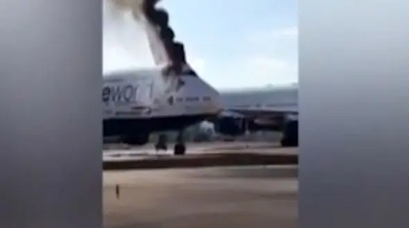 آتش سوزی هواپیمای بوئینگ 747 شرکت هواپیمایی انگلیس + فیلم