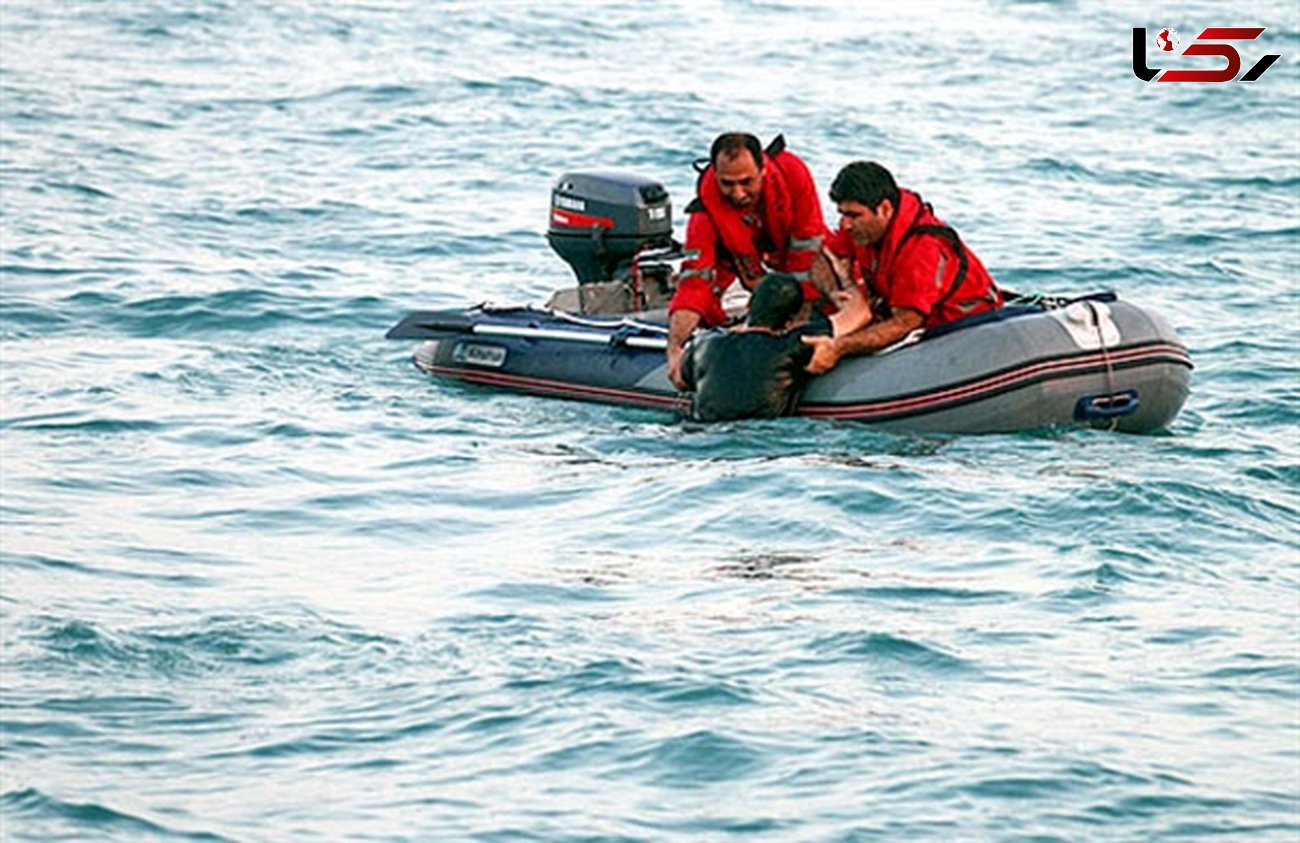 نجات ۴ نفر از سرنشینان قایق غیر مجاز در آب های بندر تیاب