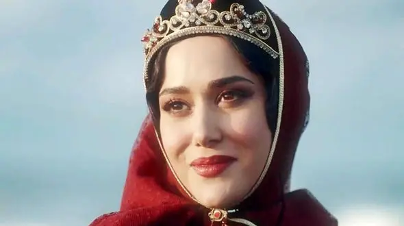  چهره حیرت آور پریناز ایزدیار بی آرایش ! / همه زیبایند اگر آرایش کنند !