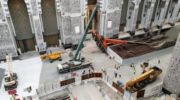 سقوط یک دستگاه جرثقیل دیگر در شهر مکه مکرمه + عکس