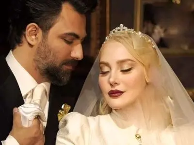 فیلم /رونمایی از  چیدمان تالار عروسی شاهانه و مجلل آرام جعفری و بابک انصاری / همه چی باشکوه از میزهای میهمانان تا لوسترها از سقف پارچه ای و ....