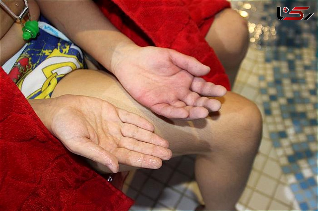 بلایی که بر سر پسر 9 ساله هنگام تخلیه آب استخر در تهران آمد + عکس 