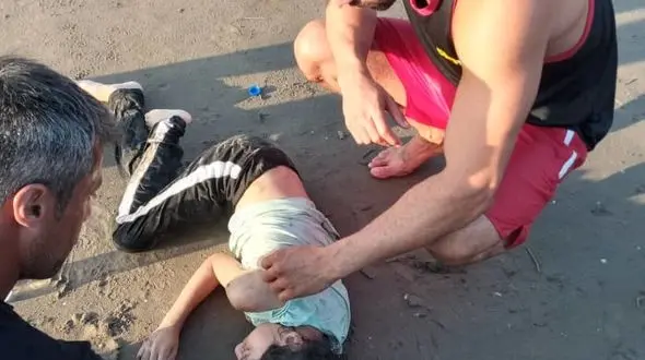 نجات  دختر ۸ ساله از مرگ/به همراه عکس