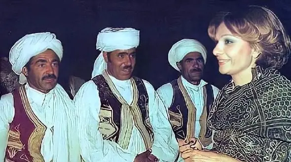 سفر در زمان/ رقص و پایکوبی مردم جنوب و لبخند سرد و بی روح فرح/ سال 1348